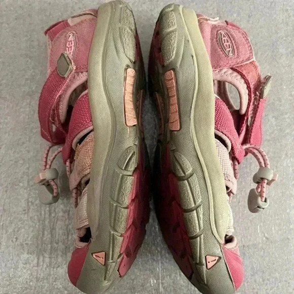 [US1] Girl  Pink Keen Hiking/Outdoor Sandal - Picture 2 of 7